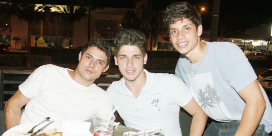 Fabrício Alexandre, Vinícius Borges e Saulo Borges em point animado